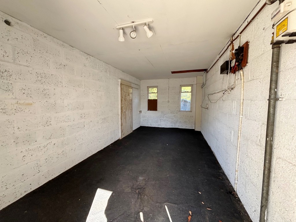 Lot: 134 - DETACHED BUNGALOW - Garage